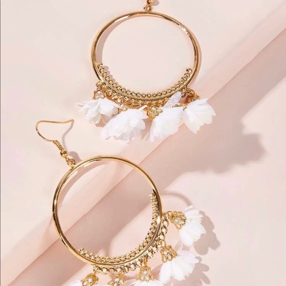 ✨2/$25✨Boho Flower Tassels✨ - Picture 2 of 6